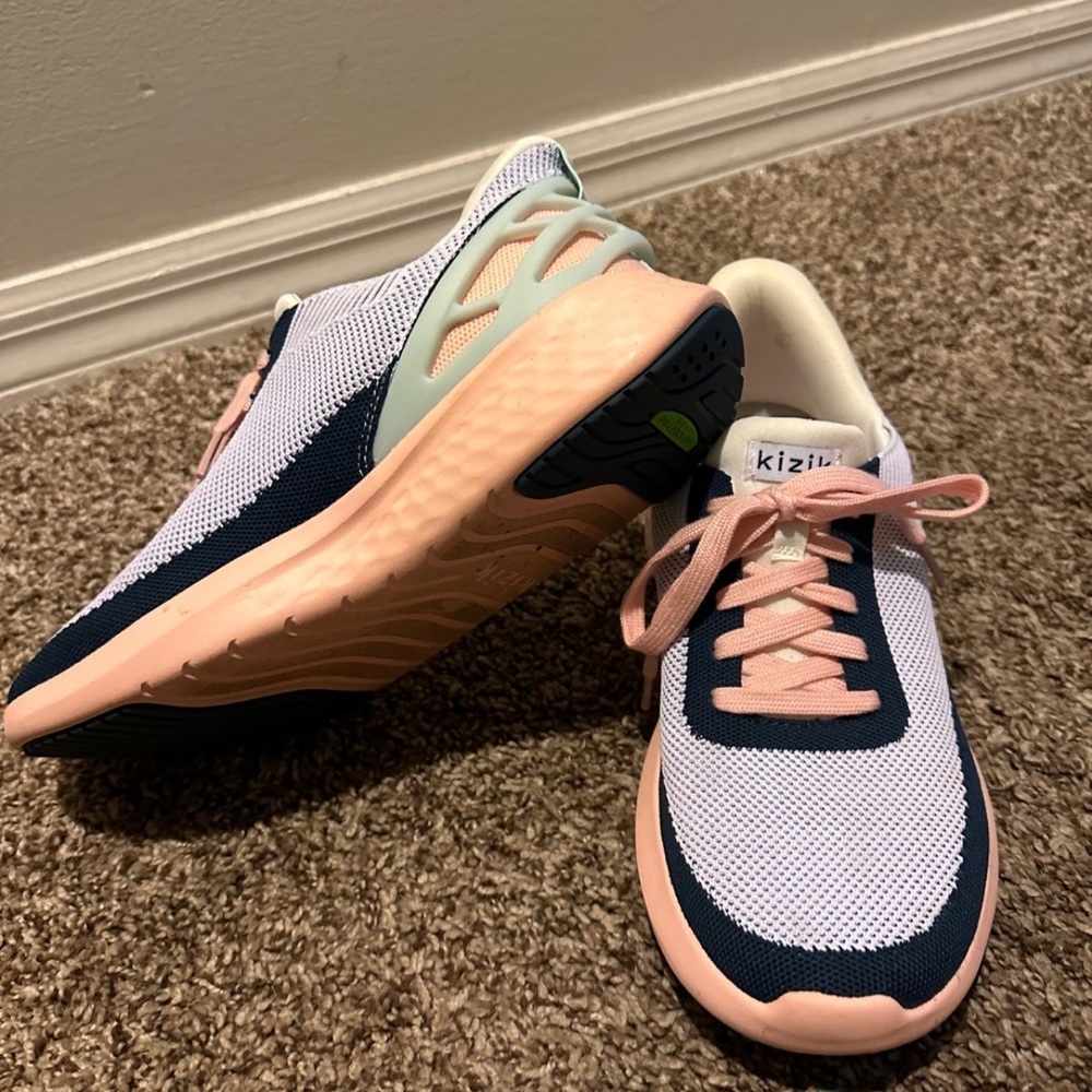 Brand new Kizik size 9